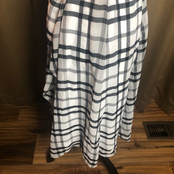 Rirandure Sleeveless Faux Wrap Dress - Picture 13 of 16